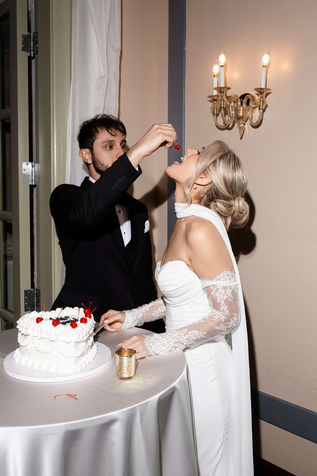 96_riskyexposure_maddie-noah_las-vegas-elopement-photography