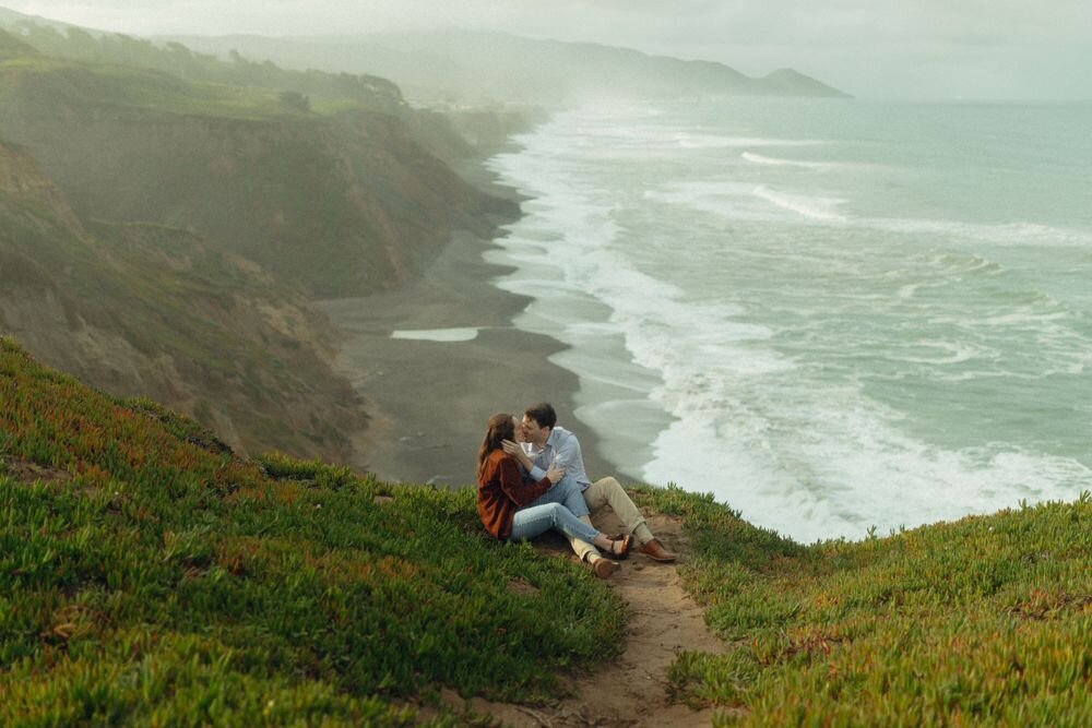 AbbyMitchCoastalCaliforniaCliffsandBeachEngagementSessionKatherineKrakowskiPhotography-135-f1b51018-1000