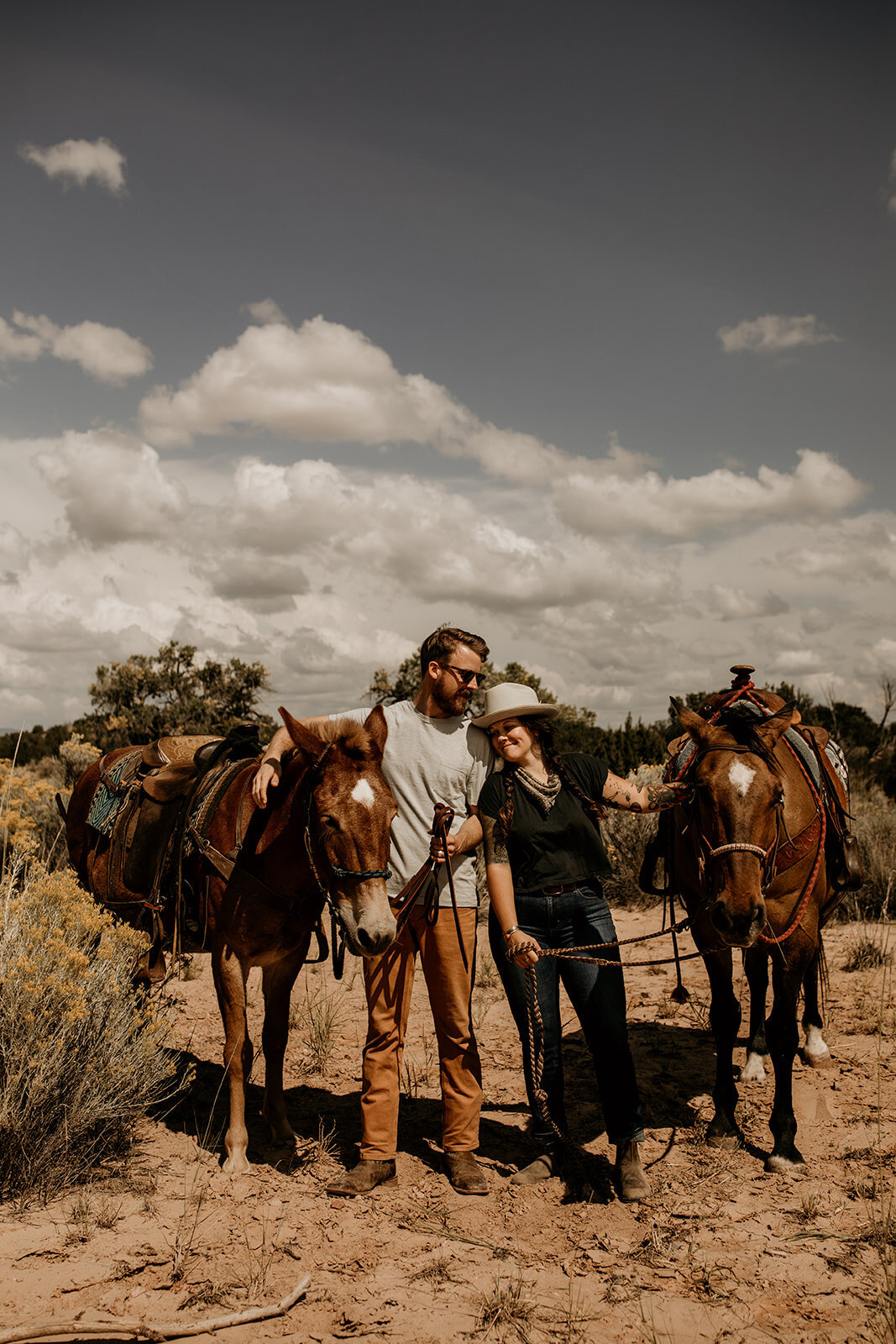 santa-fe-new-mexico-horseback-riding-engagement-photos (27)