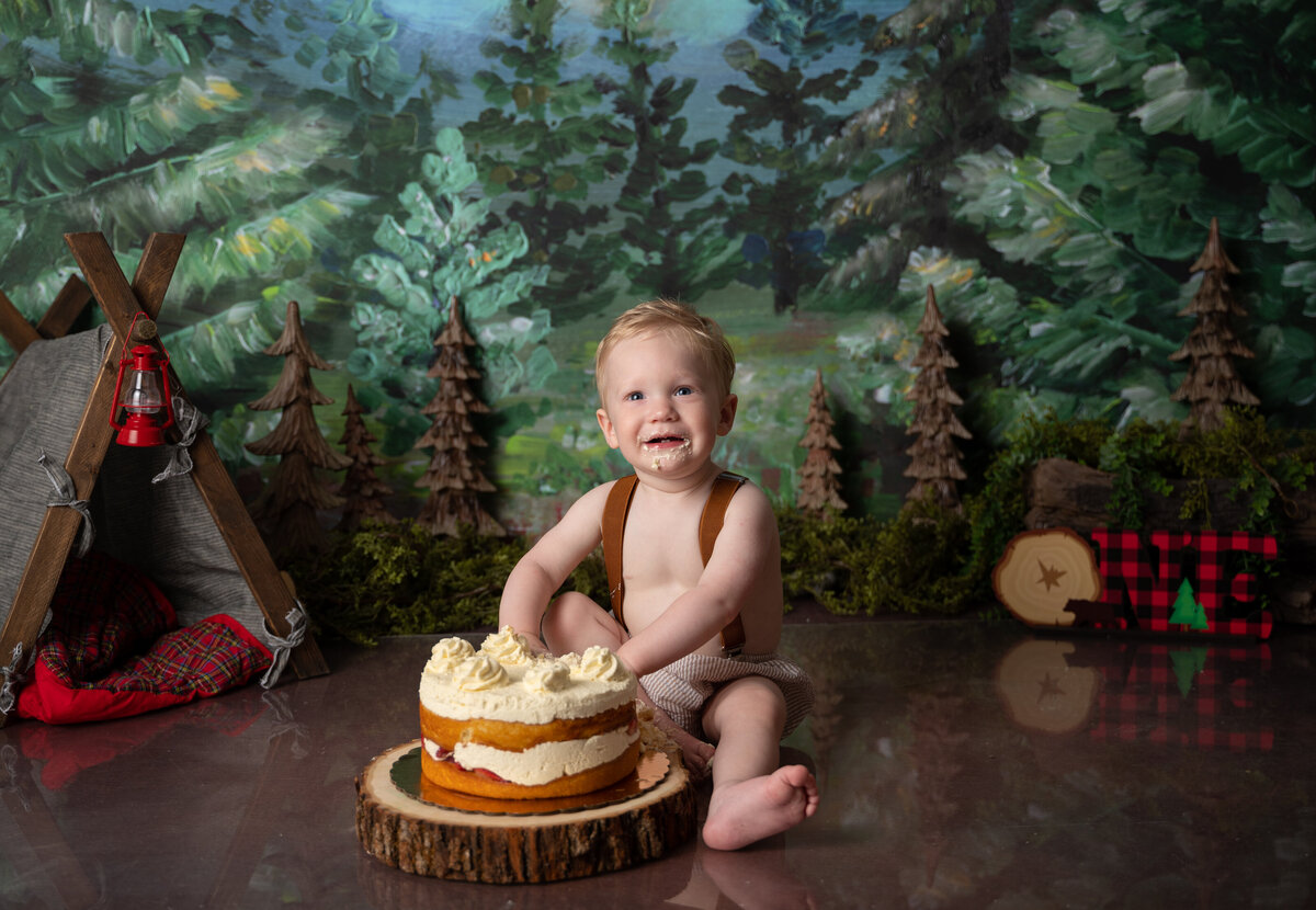 lumberjack theme cake smash session