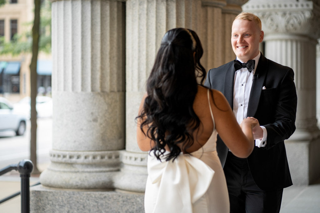 37-Milwaukee-Art-Mueseum-Wedding-Lauren-Ashley-Studios
