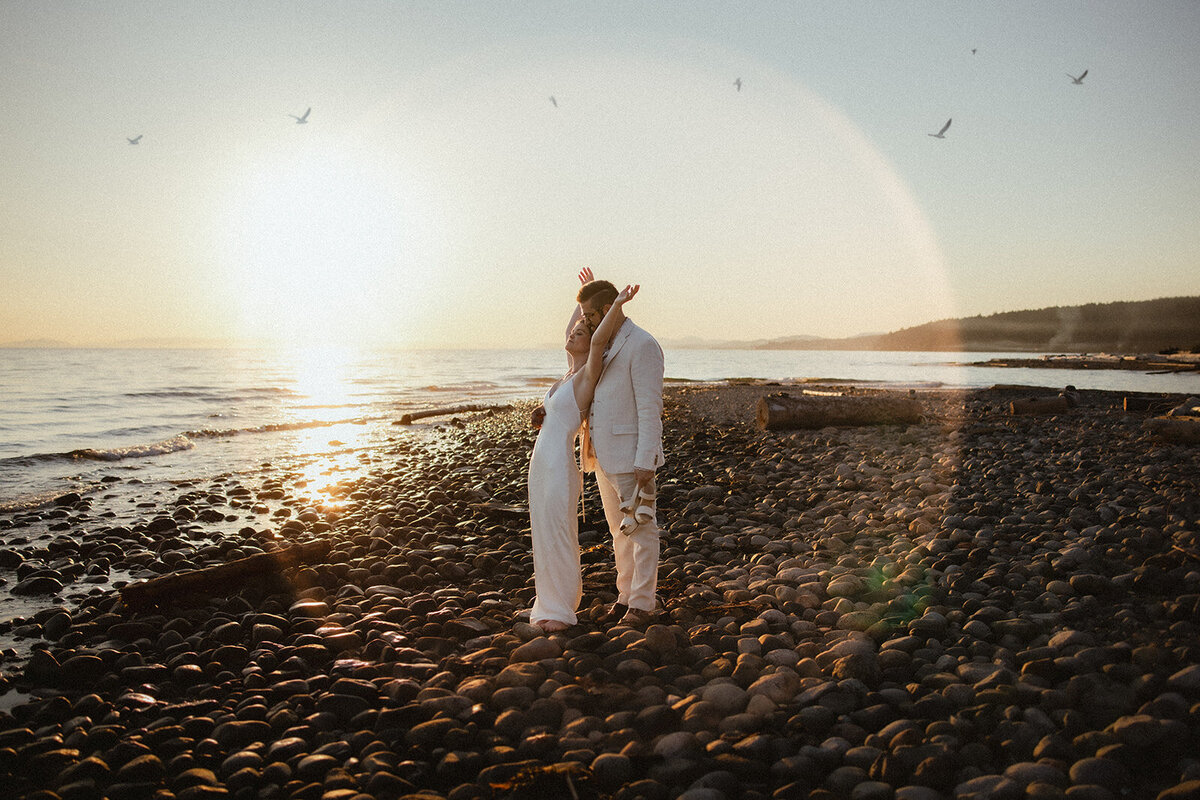 gibsons-intimatewedding-chasterhouse-bonniebrook-beachwedding-goldenhour