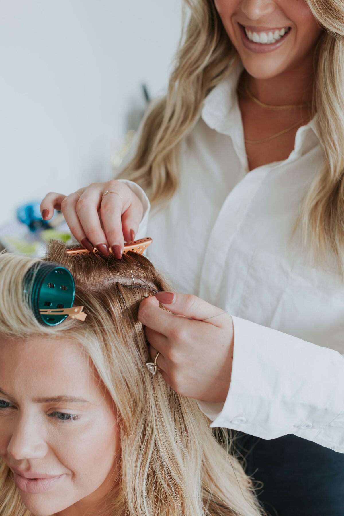 feamle-hairstylist-sewing-extensions-for-salon-brand-session-south-charlotte