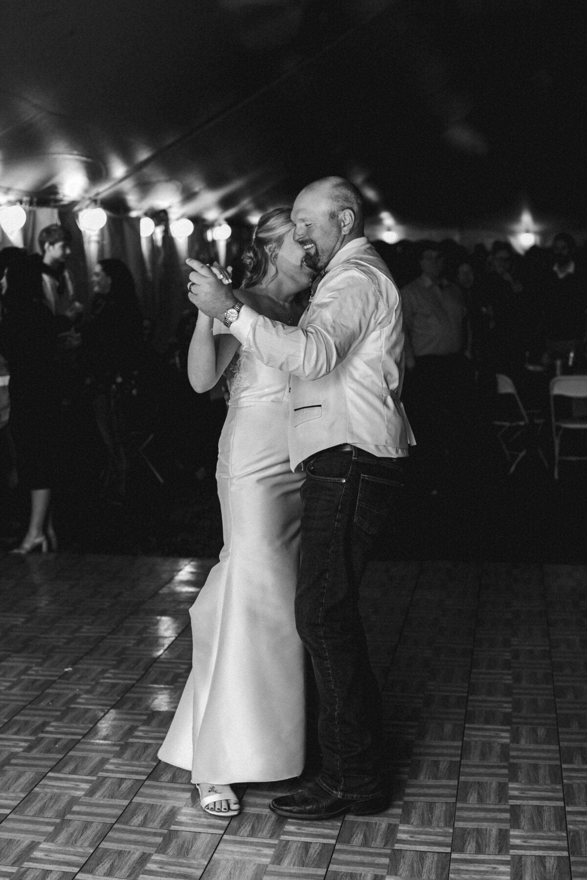 shawano-stubborn-brothers-brewery-wedding-nikki-n-photography-552