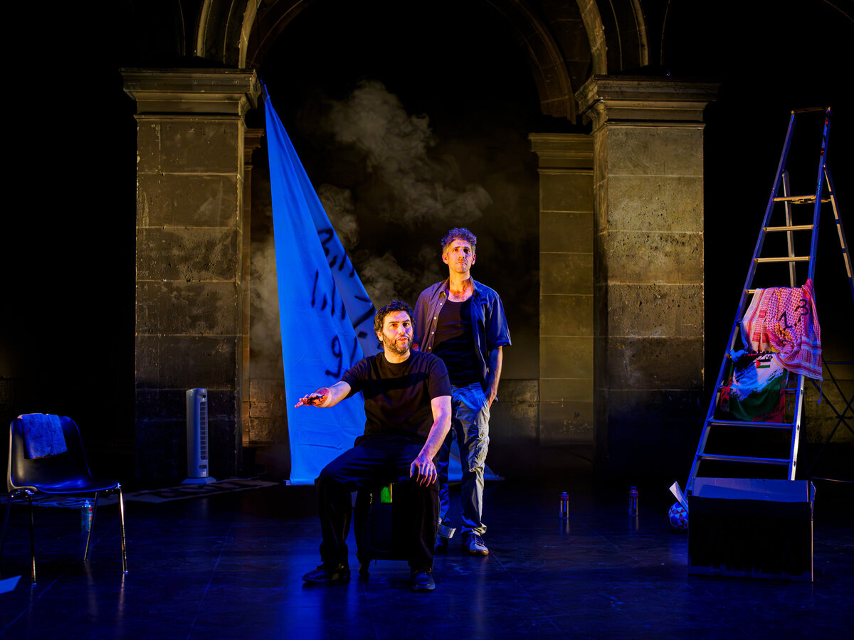 Mode d’emploi pour metteur en scène israélien en Europe texte, mise en scène, jeu Hannan Ishay, Ido Shaked  TPVMode d’emploi pour metteur en scène israélien en Europe texte, mise en scène, jeu Hannan Ishay, Ido Shaked  TPV_3190254-Enha