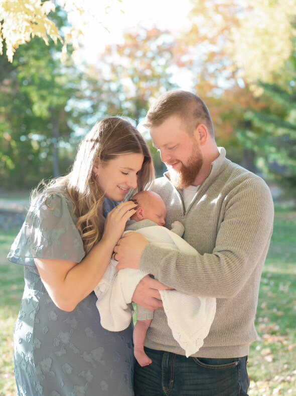 Brooke Lacombe is an Ottawa, Ontario based newborn photographer, specializing in motherhood, maternity, newborn and family fine art photography.