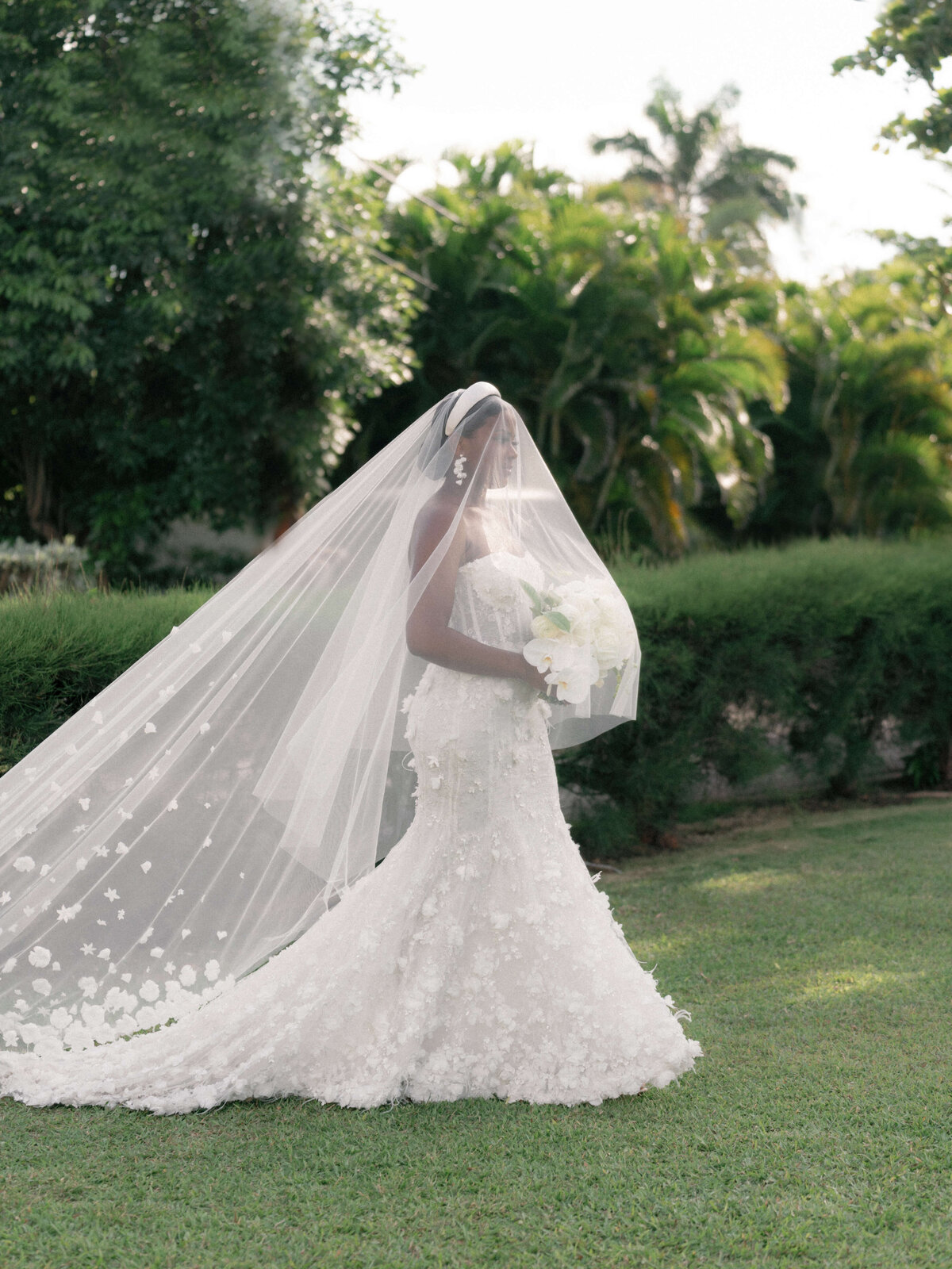 rroya-jordan-springvale-floral-bride-bouquet