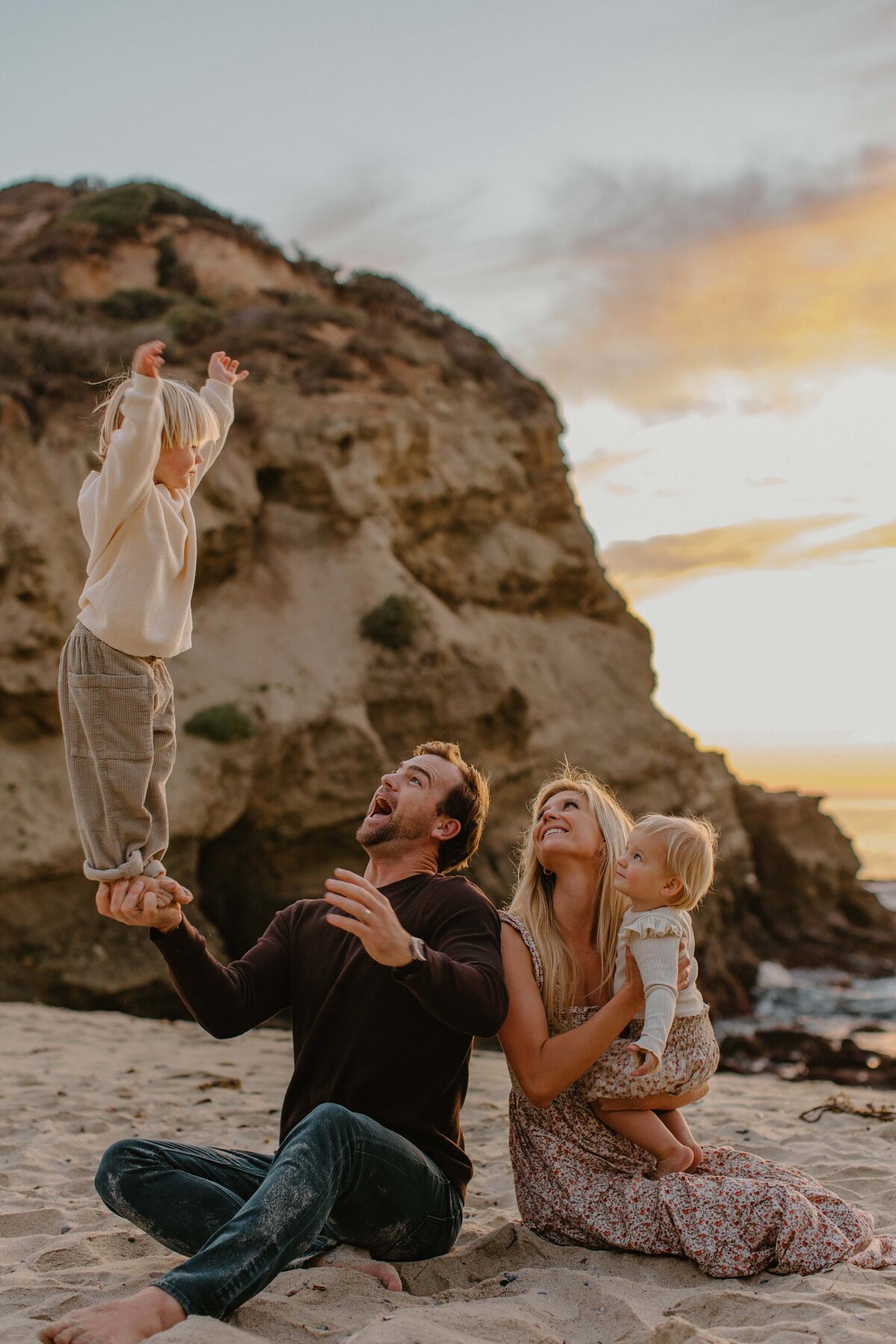 cinematic-golden-hour-family-session-laguna-beach-orange-county-janelle-aloi-9