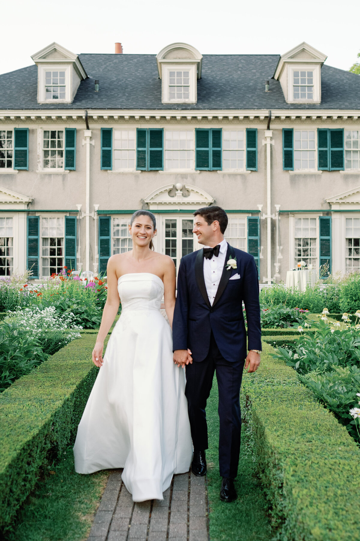 hildene wedding portrait of couple in manchester, vt