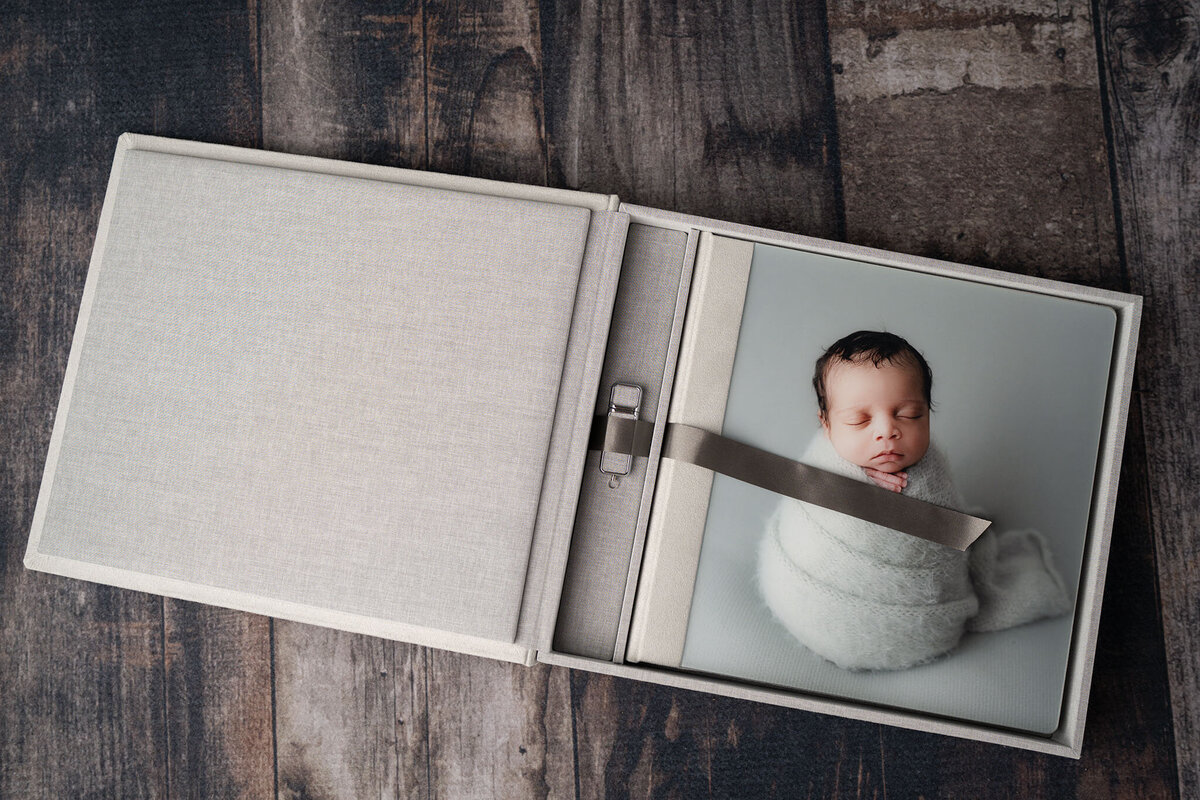 Album_teal_newborn_inside