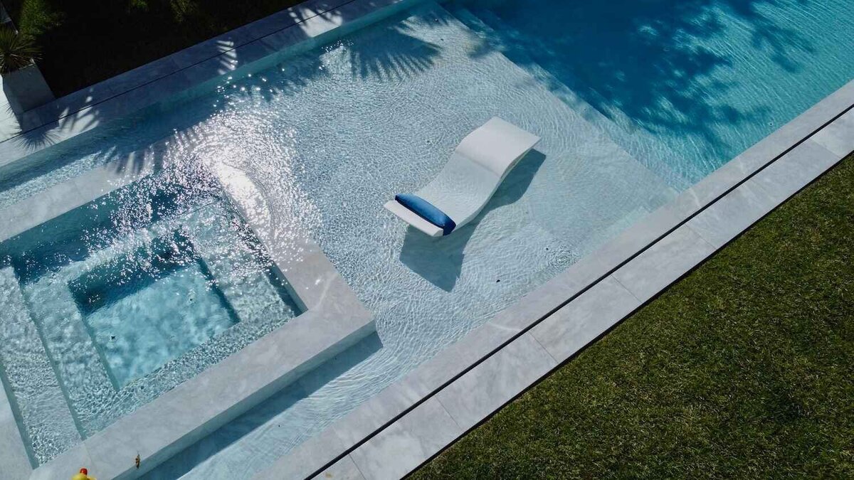 spa-and-tanning-ledge