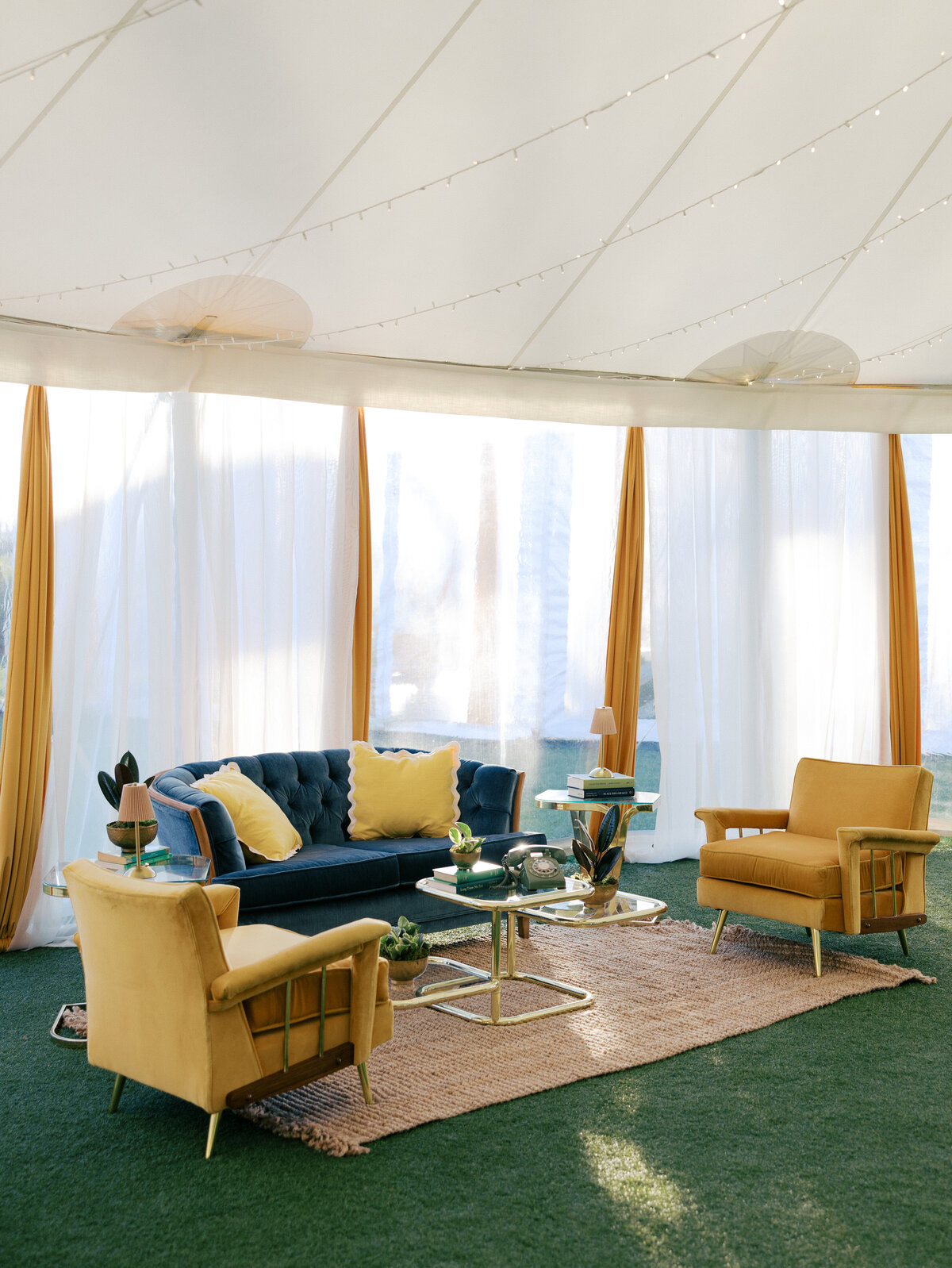 wedding-lounge-seating-at-smith-farm-gardens