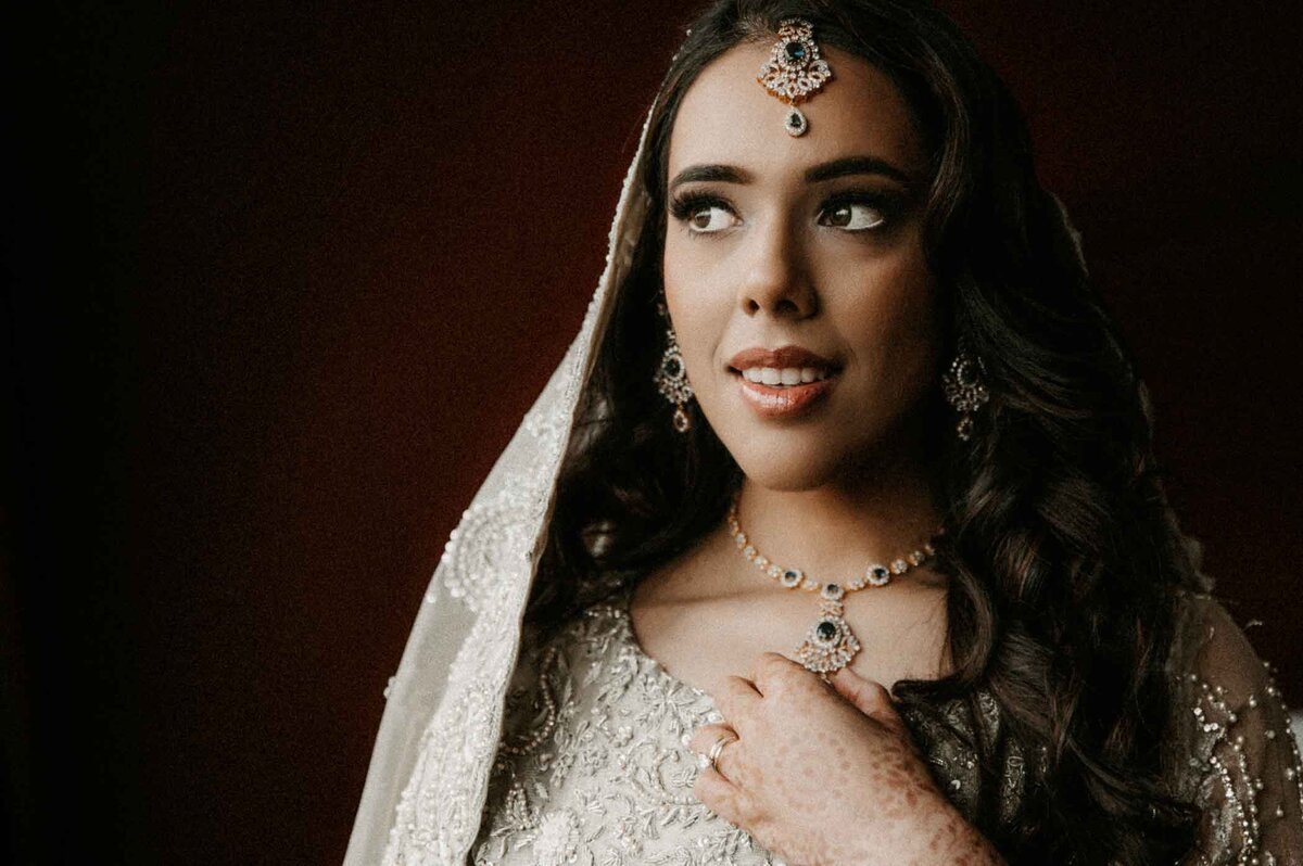 Pakistani-Bride-close-up-Henna-headpiece-St-Louis-Missouri-Indian-wedding