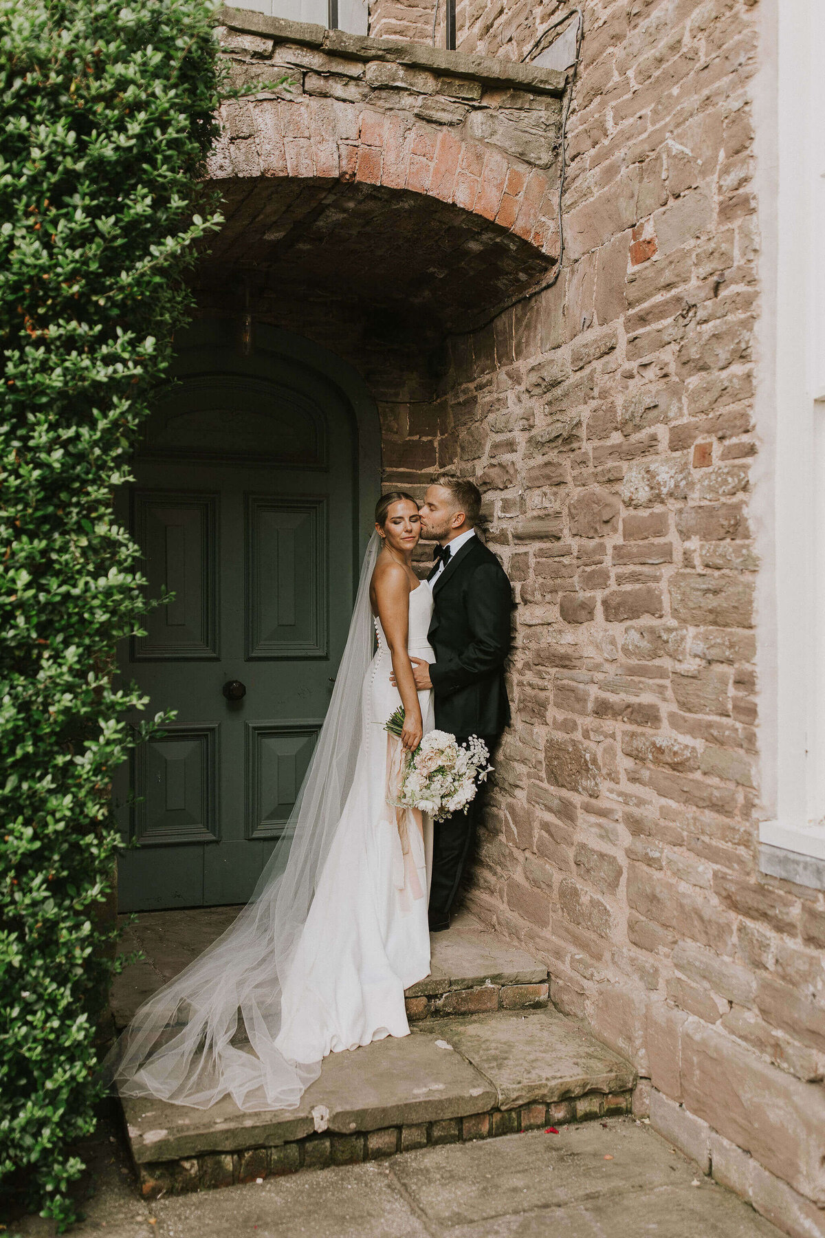 Issy-and-Bella-Floral-Design-Wedding-Florist-Herefordshire-Dewsall-Court-N-Z14