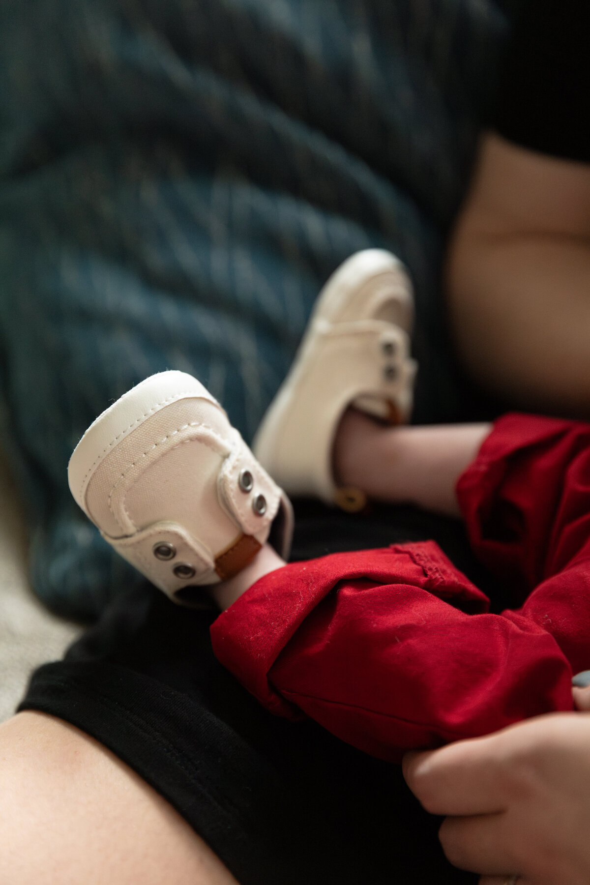 newborn-feet-shoes