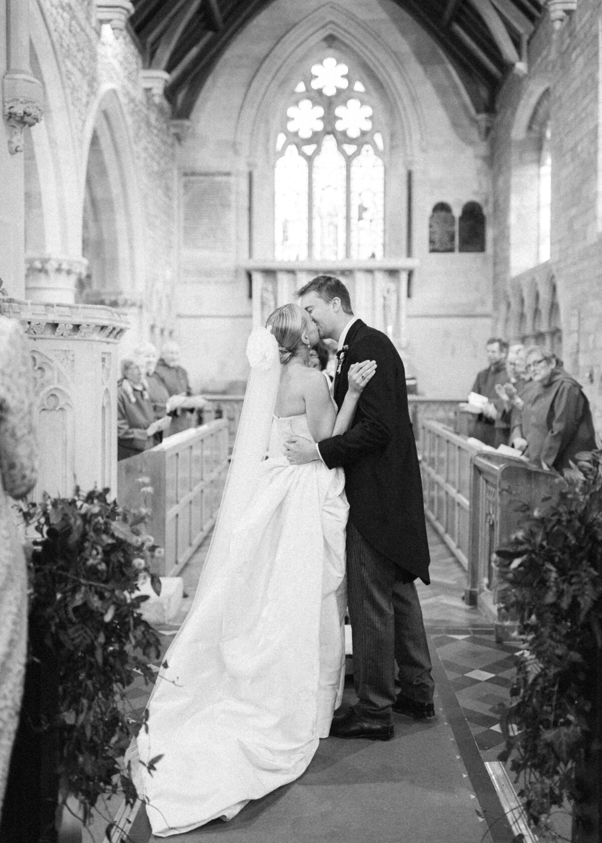 chloe-lowe-wedding-euridge-manor-cotswolds-ceremony-kiss