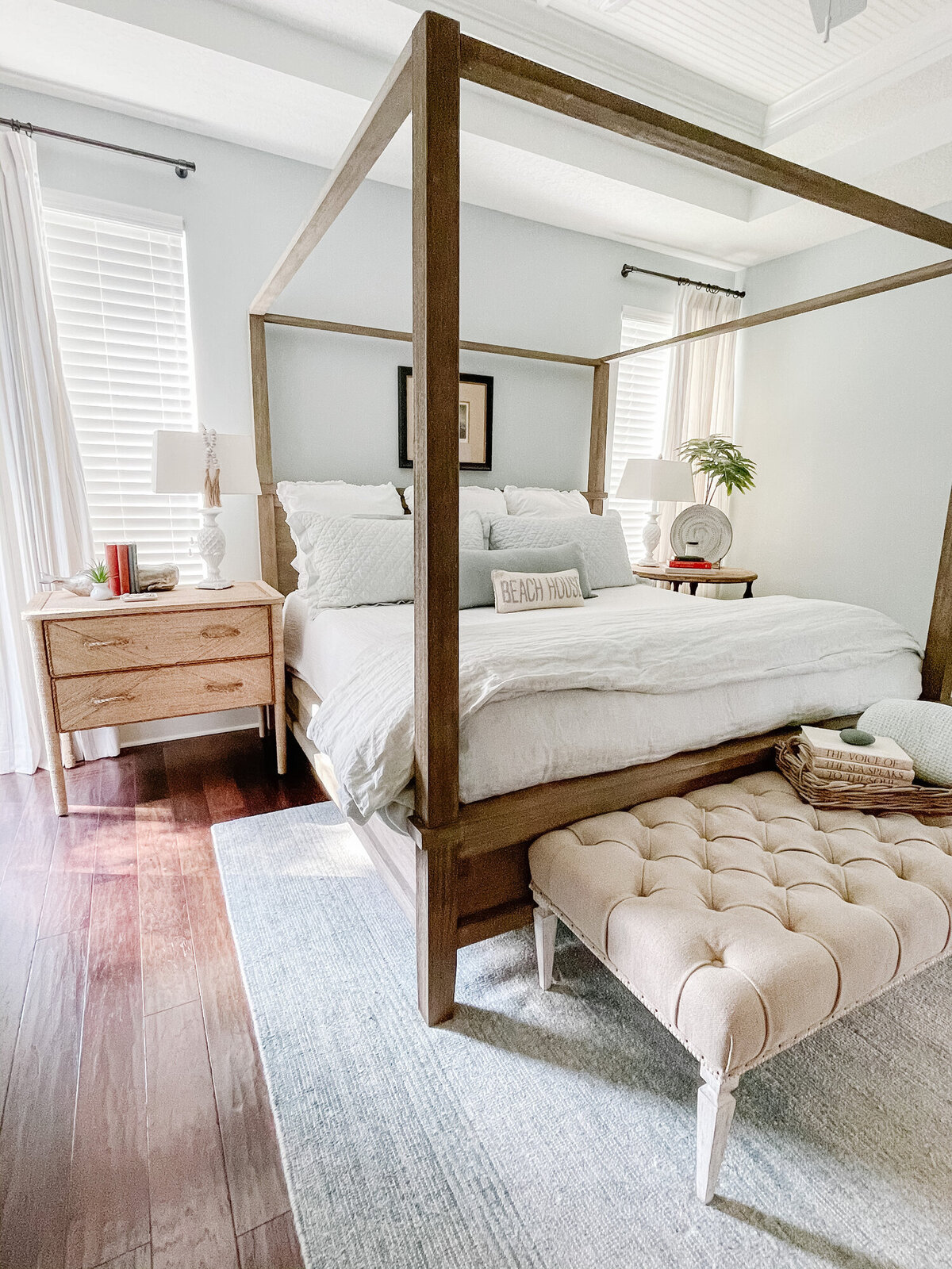 lesa-peers-beach-house-bright-bedroom-design