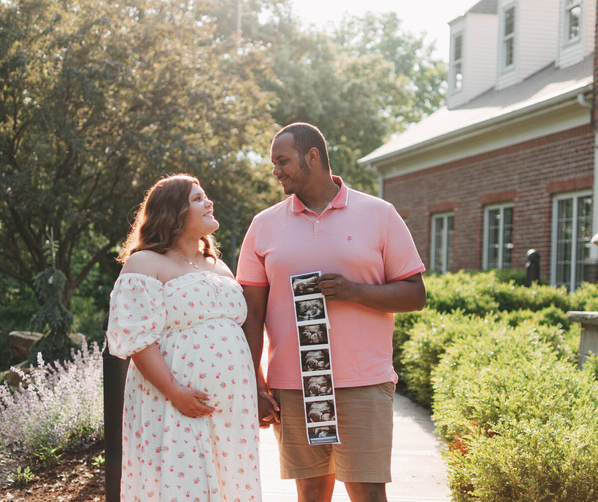 Taylor Elizabeth Photography Weddings and Lifetyle Photographer in Indiana Maternity + Family Photo 10
