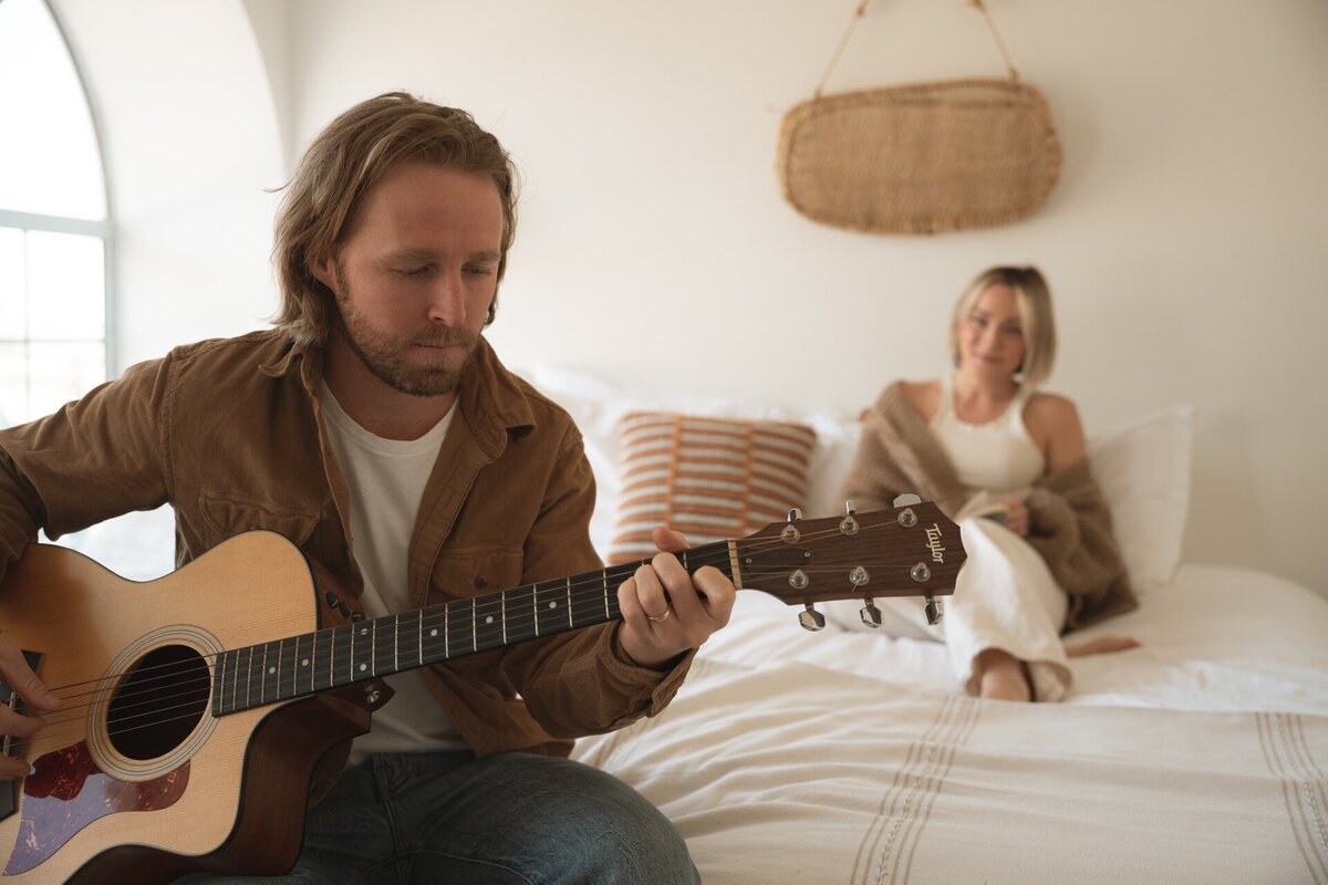 guitar-couples-session-maria-alcantara-photography