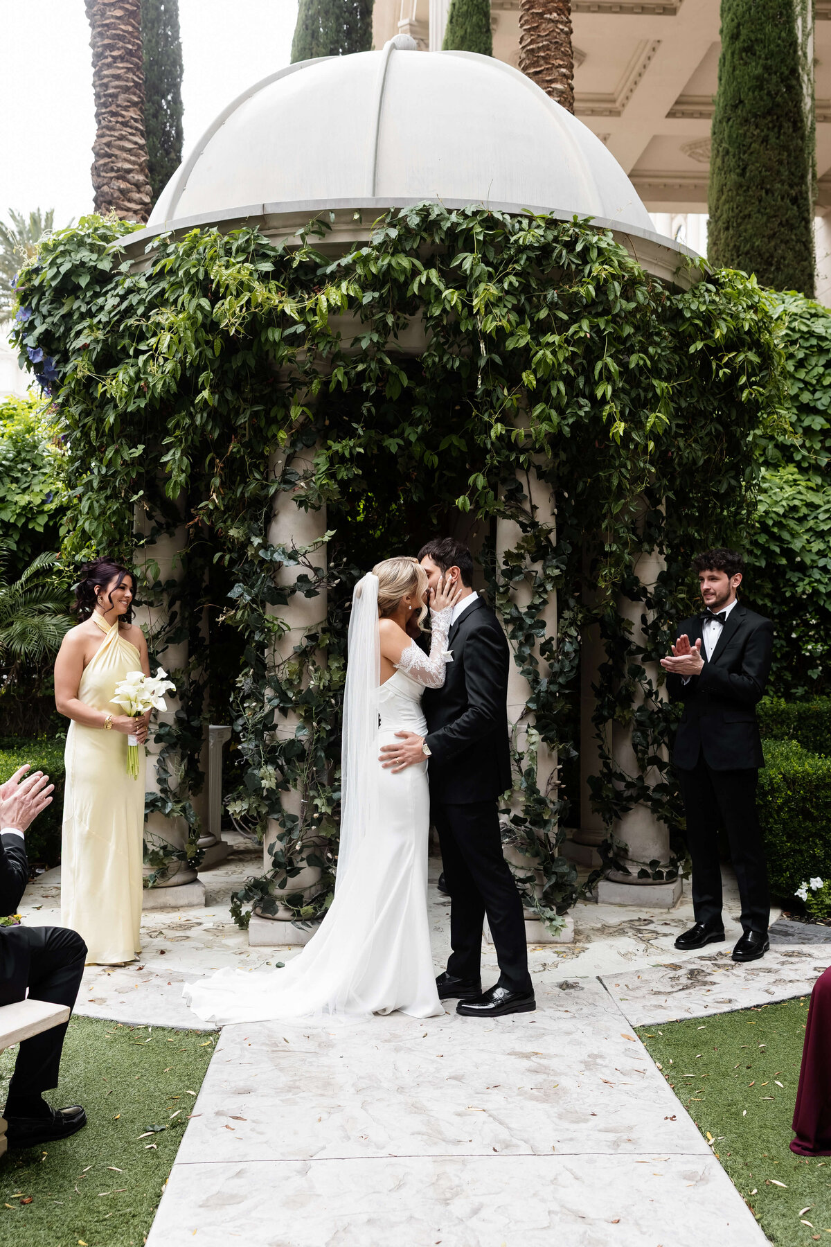 27_riskyexposure_maddie-noah_las-vegas-elopement-photography