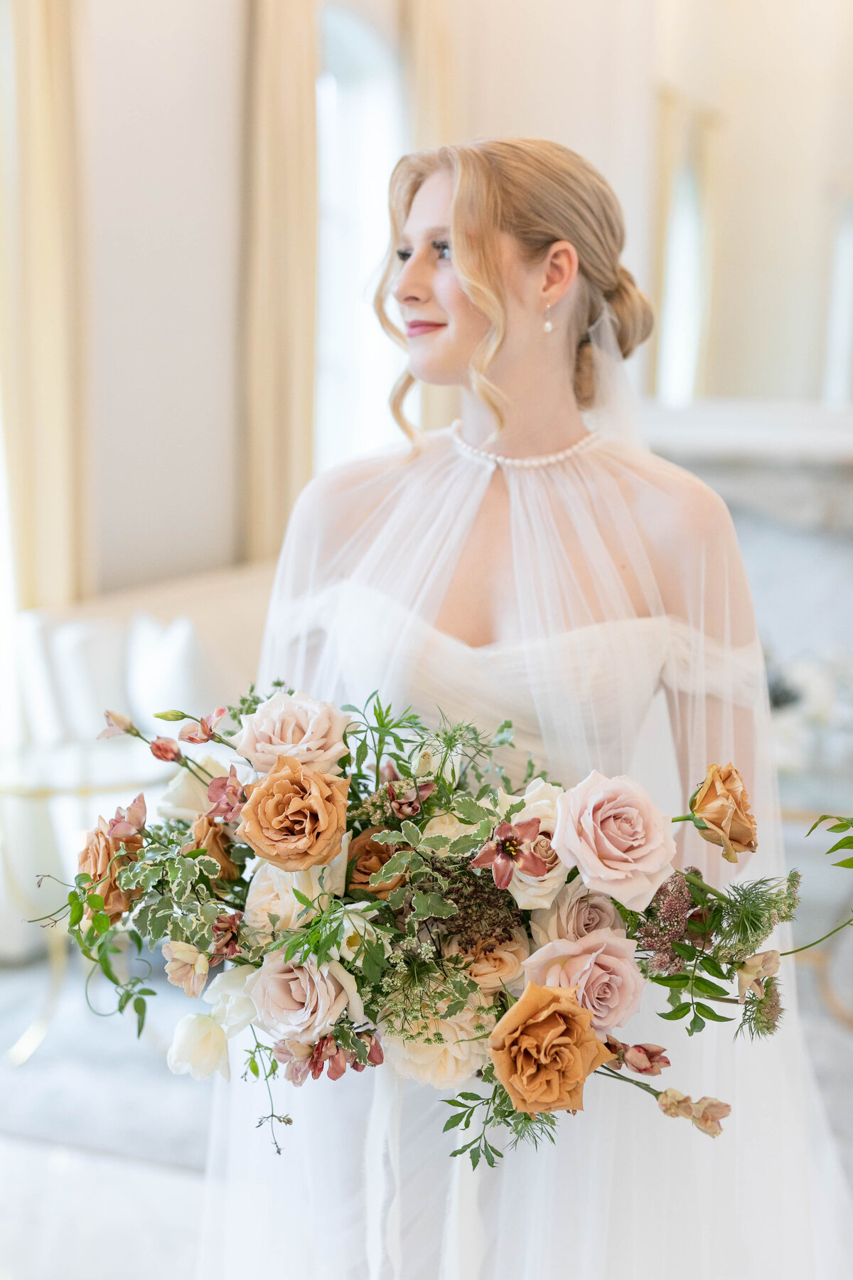 A natural bridal bouquet with garden blooms in an organic, loose arrangement for a fresh look.