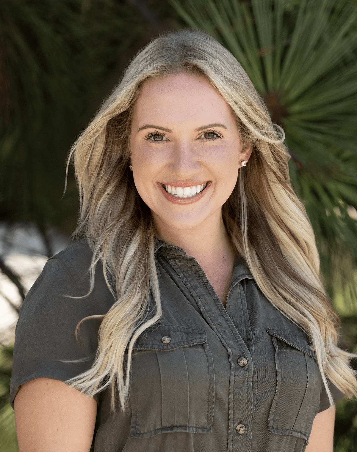 natural-light-headshot-woman-blouse-san-diego
