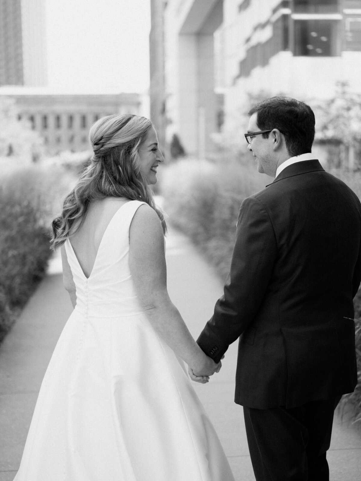 bride-groom-hilton-cleveland-downtown-2