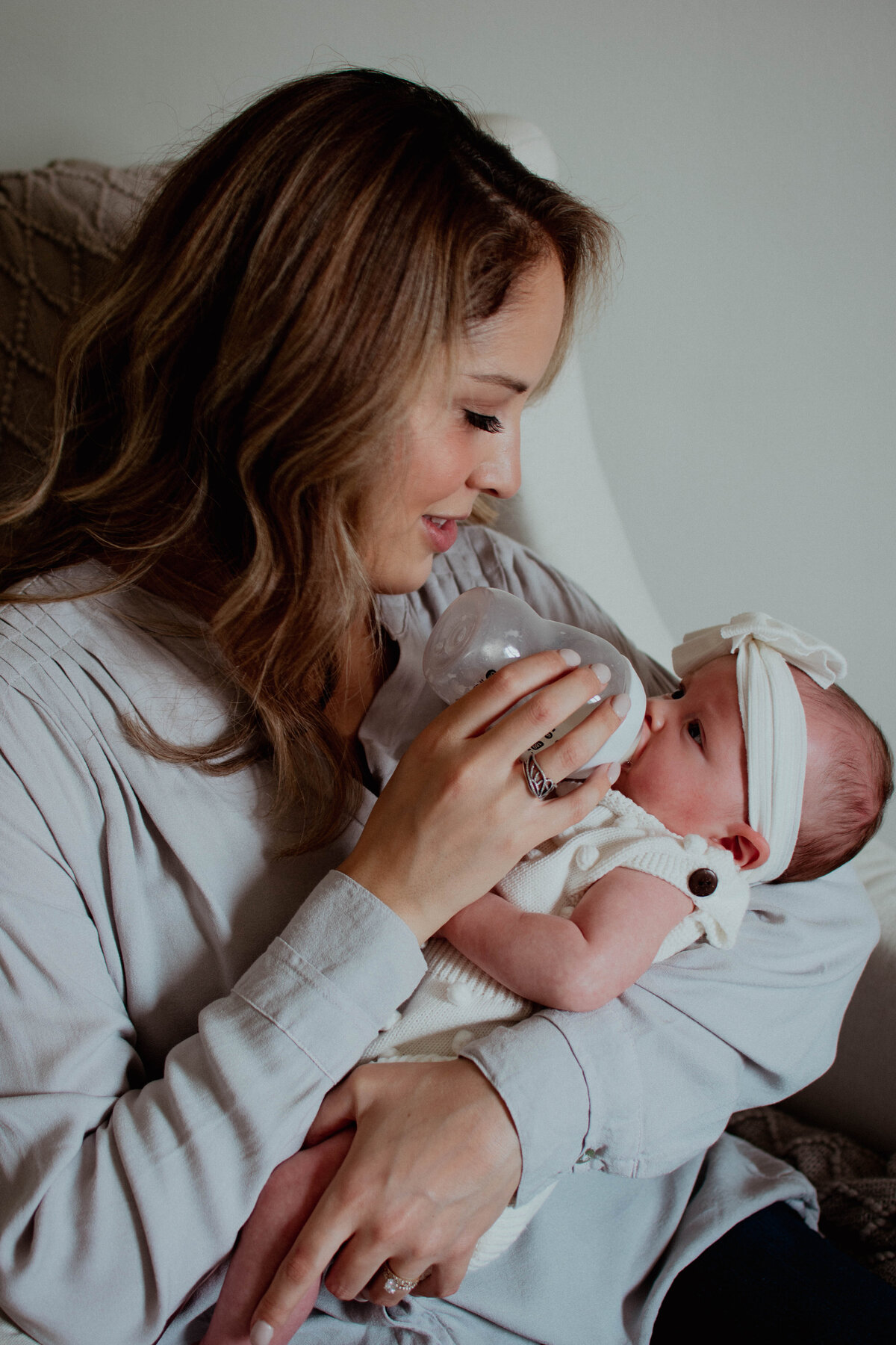 Lifestyle Newborn Photographer in Chicago Suburbs