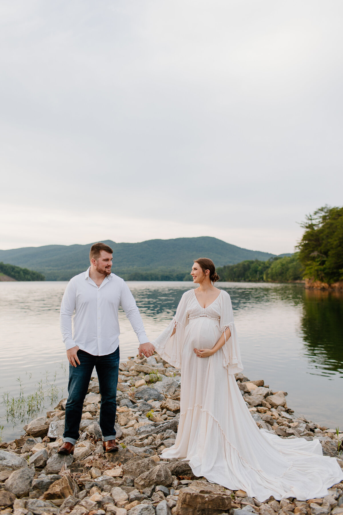 Documentary-Maternity-Session-at-Carvins-Cove-RJ-36