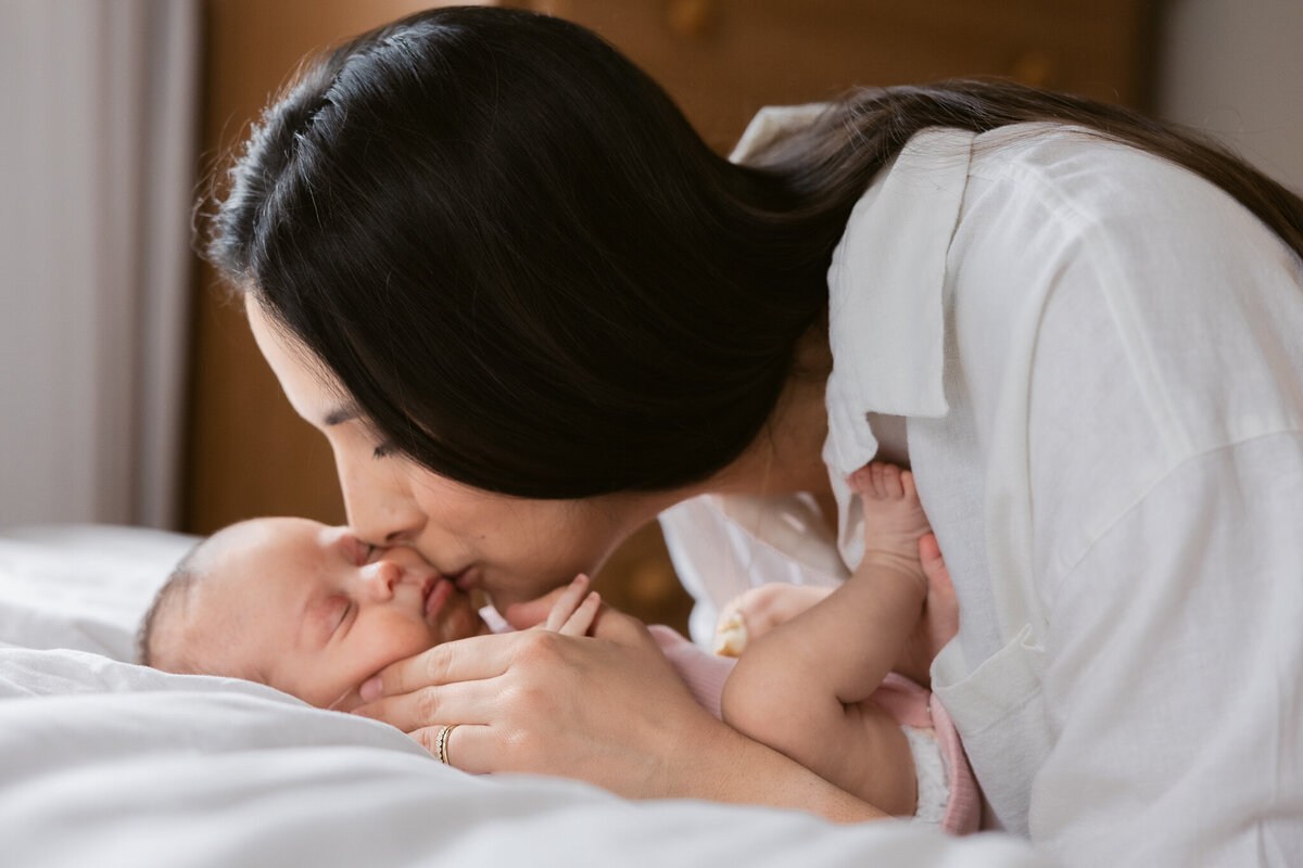 inhome-newborn-family-familyphotography-ericaflemingphoto-02