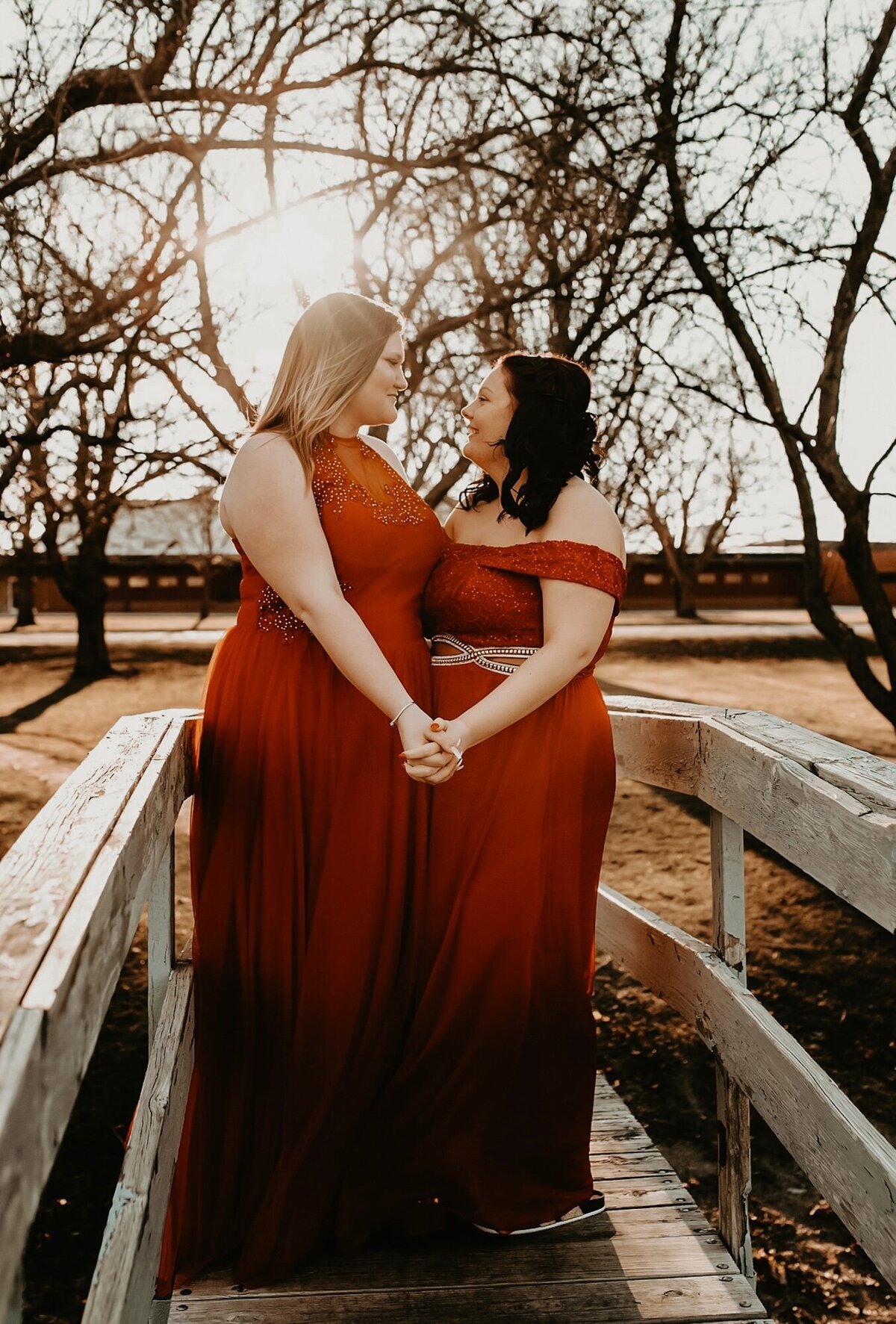 prom-couple-on-bridge-sunset-in-iowa-storyteller-collective-photo-co