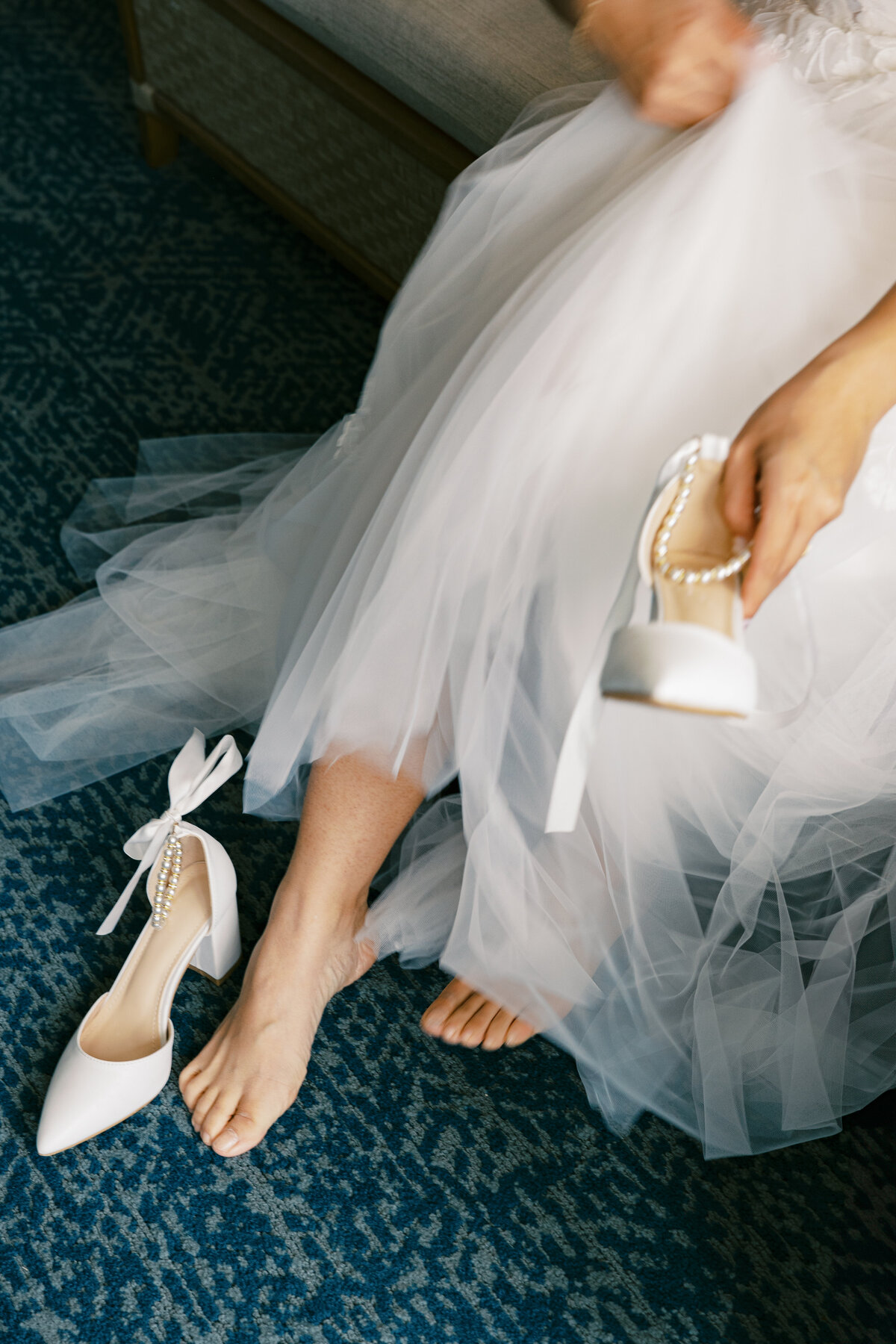 kate-winters-documentary-style-bride-getting-ready.jpg