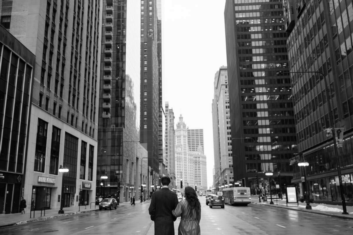 Aspen-Avenue-Chicago-Wedding-Photographer-Hilton-Palmer-House-Vintage-Hotel-Timeless-Editorial-FAV-2