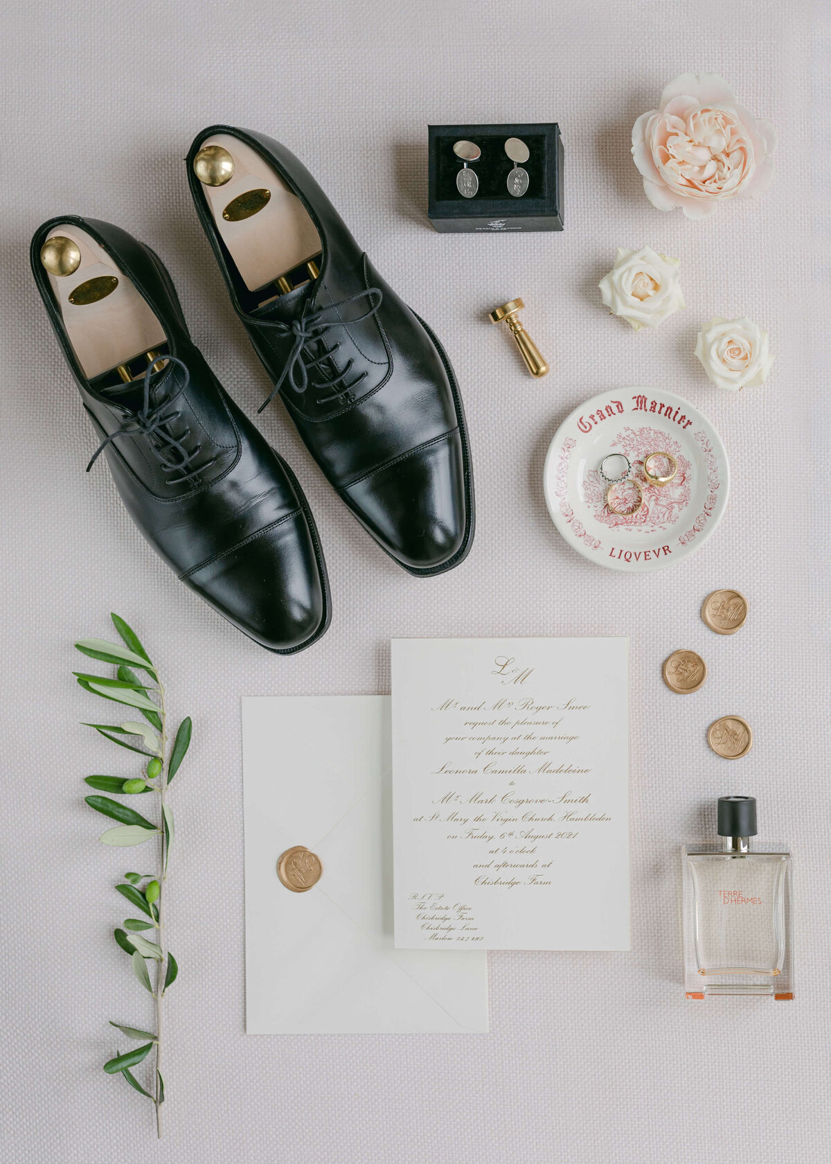 chloe-winstanley-weddings-groom-details-flat-lay