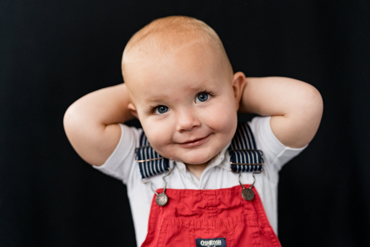 richmond-school-pictures-siblings-preschool-elementary-black-backdrop-fine-art-rva232