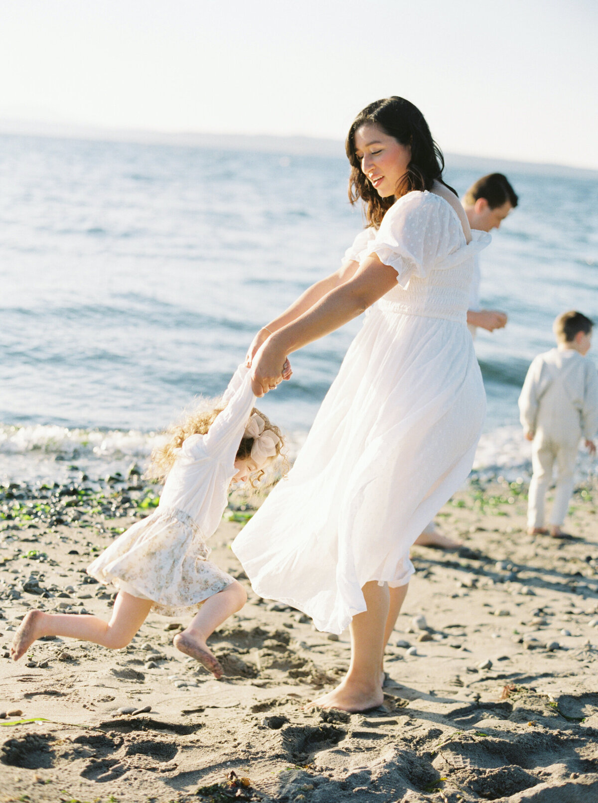mom-on-beach-daughter