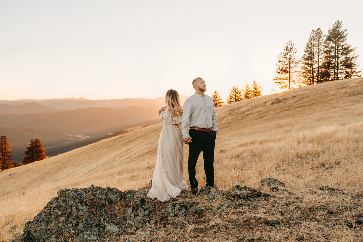 Couples Admiring the Scenery | Photography by Jocelyn