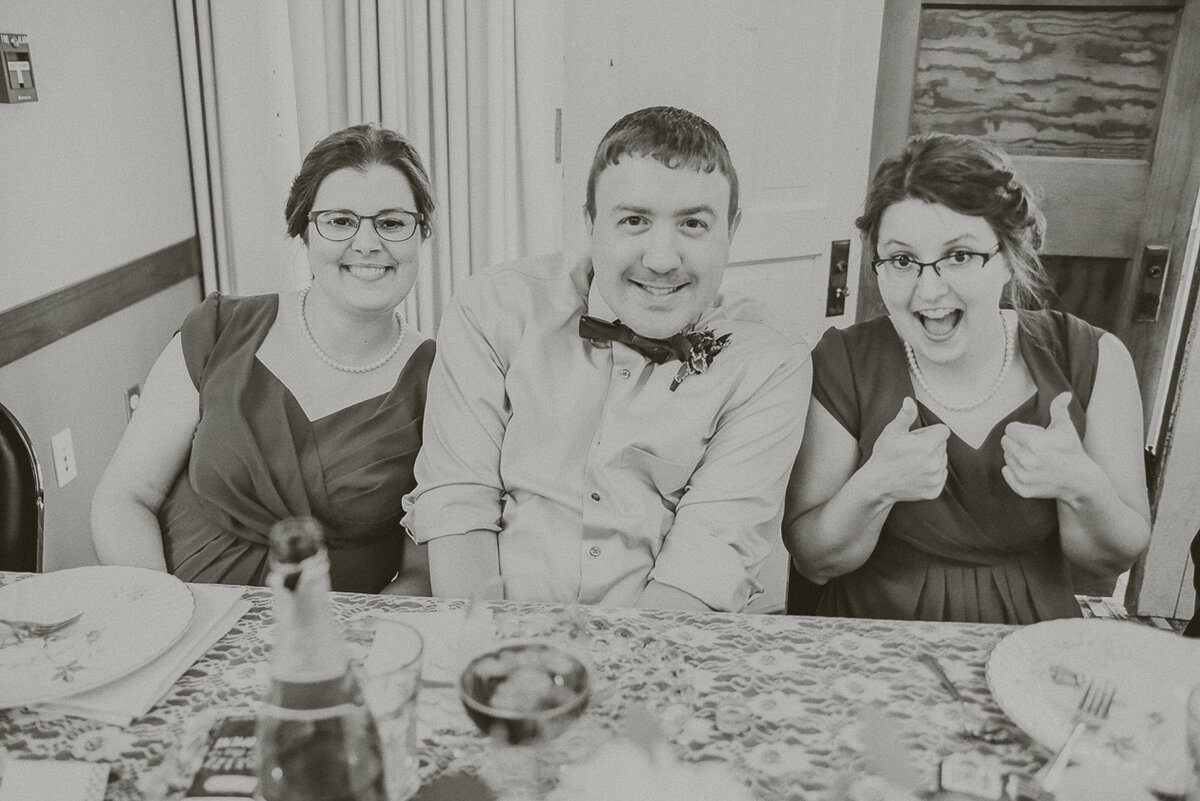 wedding speeches and cake | Iowa wedding photographer | Iowa Photographer | Playlife | Cedar Rapids | Iowa City | Kalona | Alaynna Ann Schwartz-37