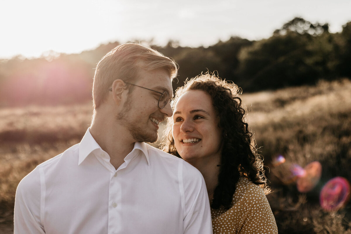 Elja & Rienk tijdens hun loveshoot in Noord-Nederland