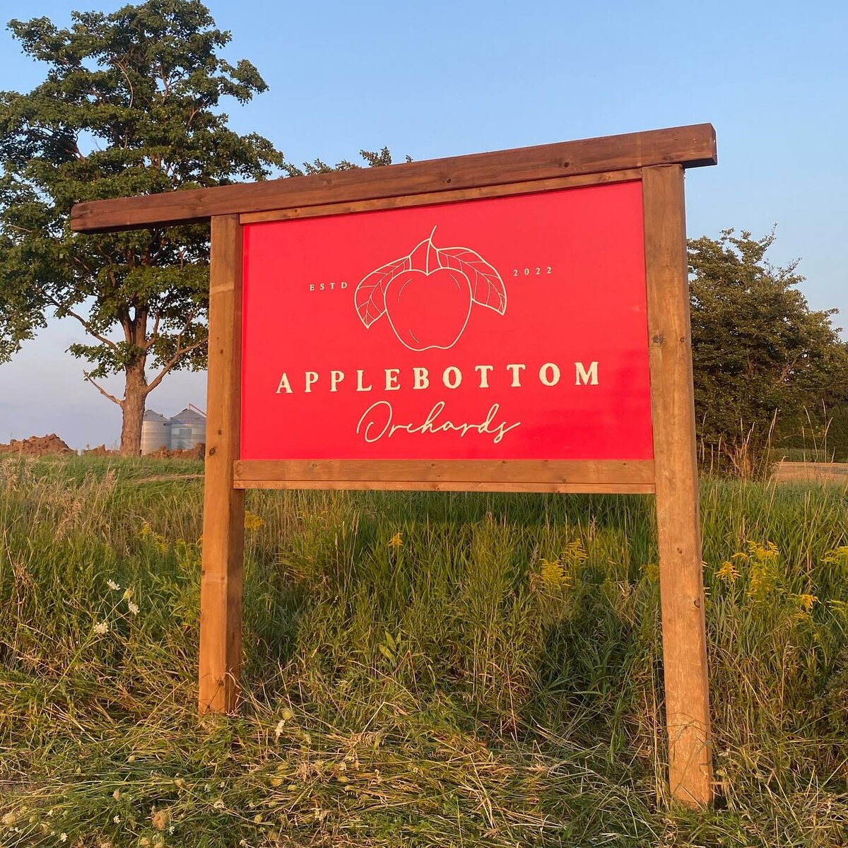 The Applebottom Orchards sign on the corner of Perth Line 91 and Road 146.