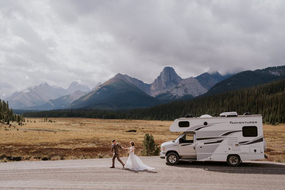 banff-mountain-elopement-photographer-elope-wilder
