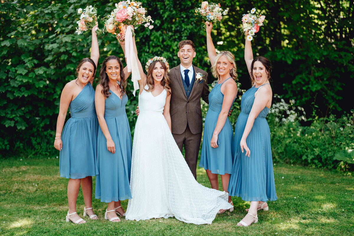 Issy-and-Bella-Floral-Design-Wedding-Florist-Herefordshire-Haybarn-House-J-L28