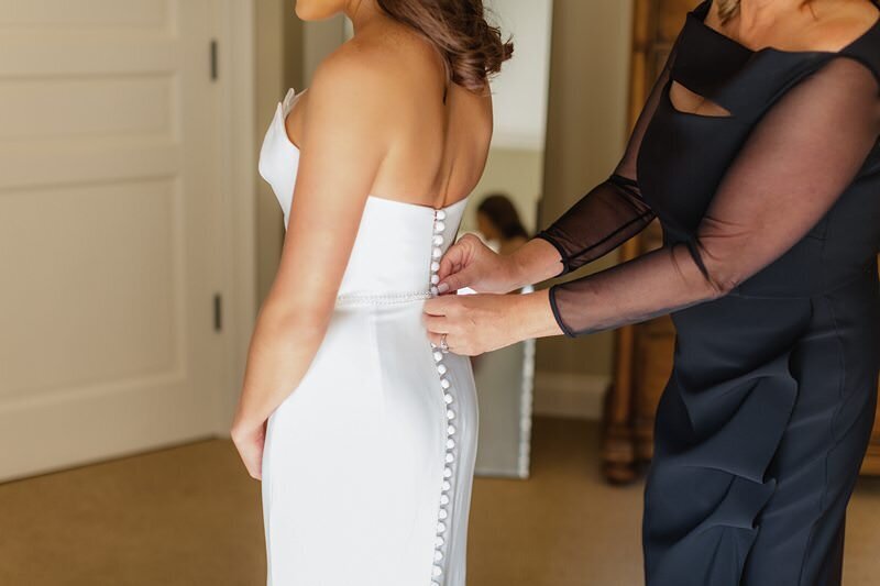 Classic Wedding at City Church of Evansville with Reception at ECC034
