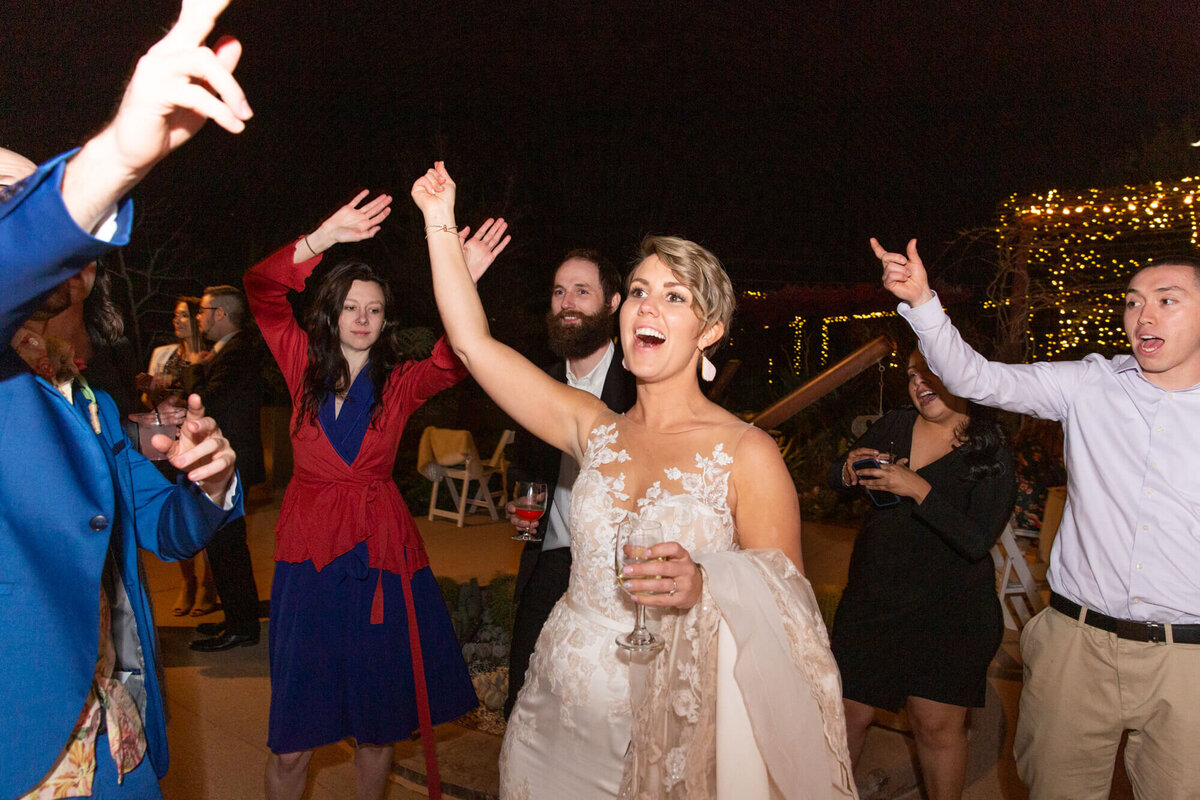 phoenix-scottsdale-arizona-destination-wedding-reception-dancing
