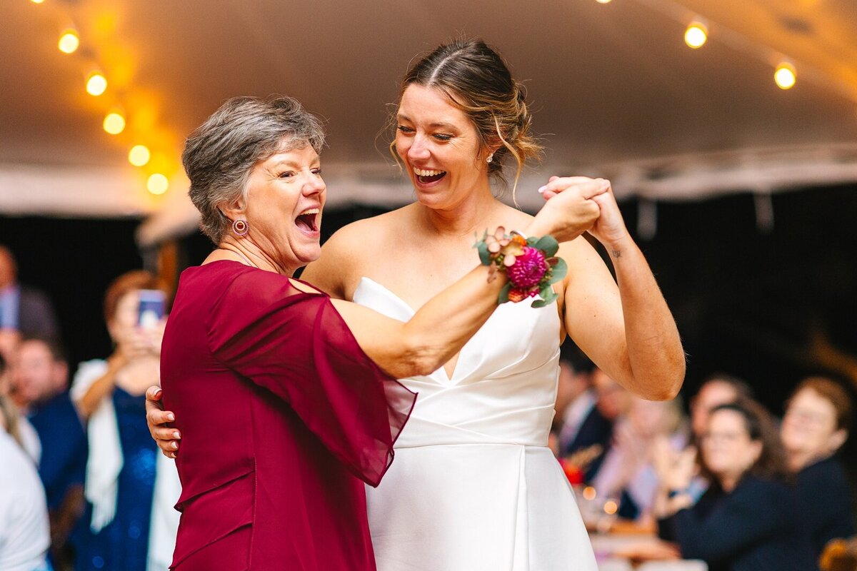 Live_Well_Farm_Colorful_Fall_Wedding_Harpswell_Maine_Photography_0102