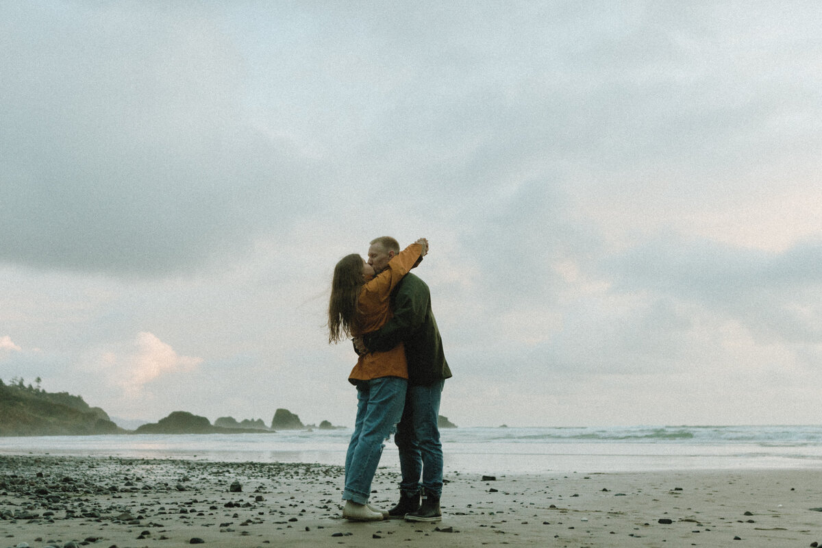 Oregon Coast Couples - lizarrietaphotography-65
