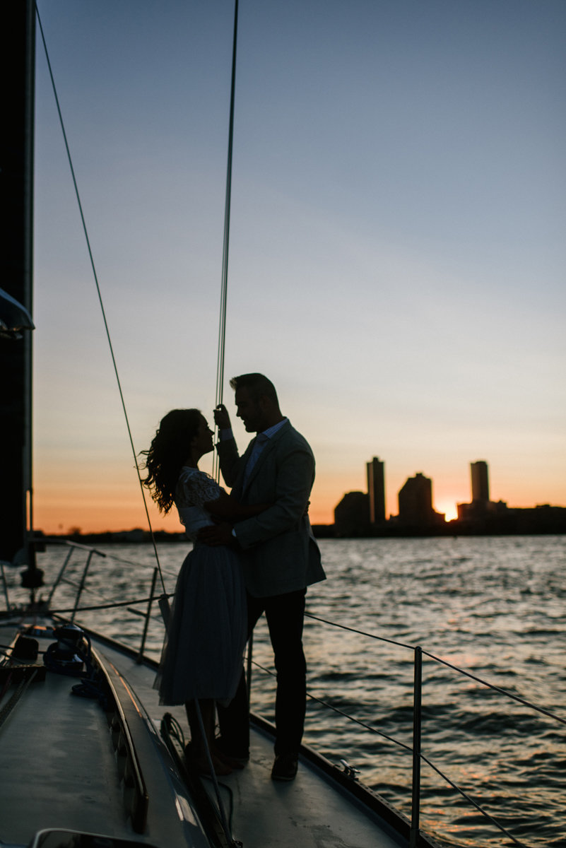 0109 - 0035-sunset-engagement-on-boat-with-manhattan-views