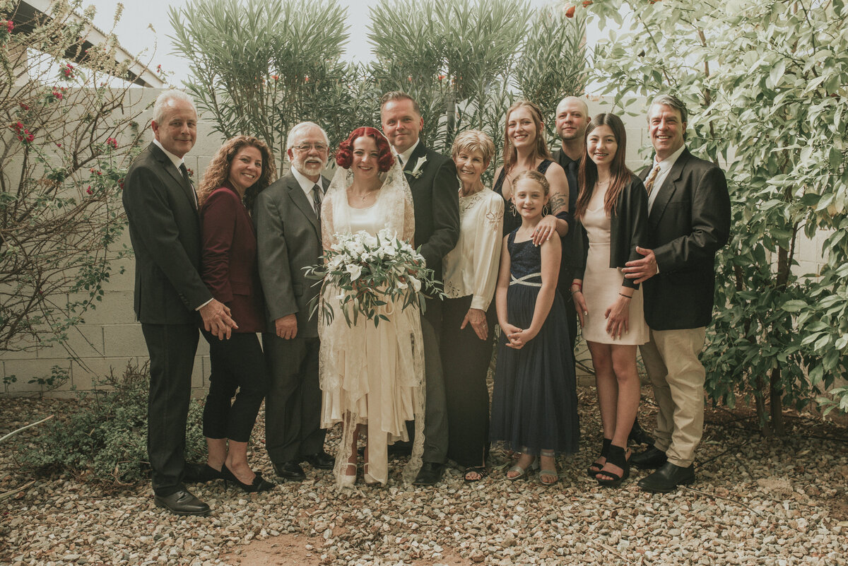 family-portraits-Arizona-Wedding-Photographer-Iowa_wedding_photographer-Bakyard-wedding-vintage-bride-Alaynna-Ann_Schwartz-Playlife-28