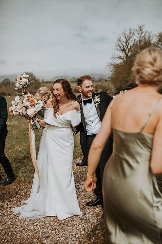 B N 58 stunning bride bouquet