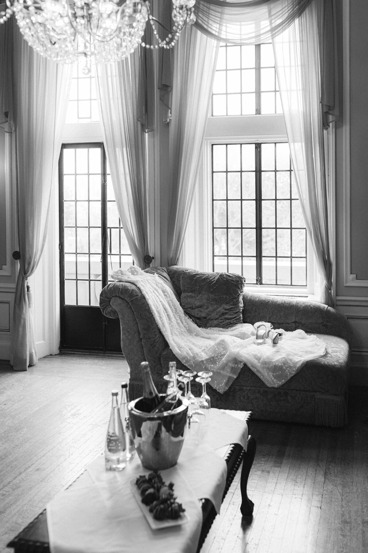 Casa_Loma_Luxury_wedding_Photographer_Raphaelle_Granger